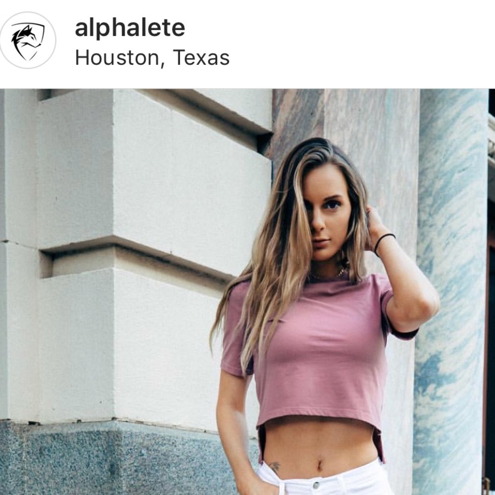 Alphalete crop mauve top